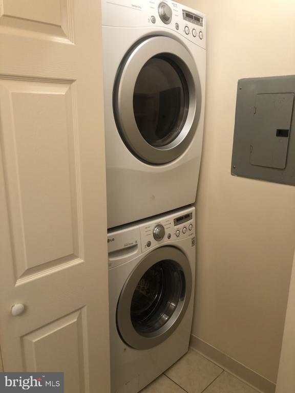 Building Photo - 1019 Ravens Crest Dr