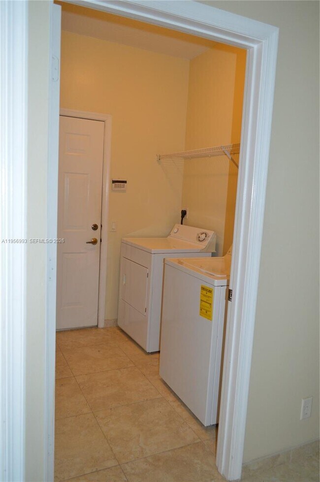 Building Photo - 1591 Passion Vine Cir