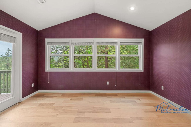 Building Photo - Stunning 3-Bedroom Home with Breathtaking ...