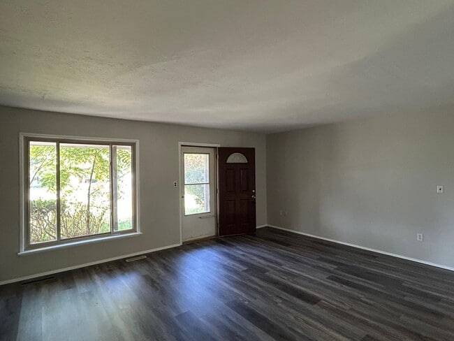 Building Photo - Charming 3-Bedroom Ranch in Bedford Heights
