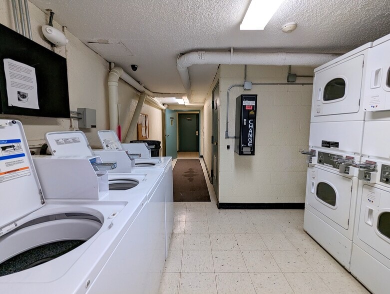 Building Photo - 474 Broadway