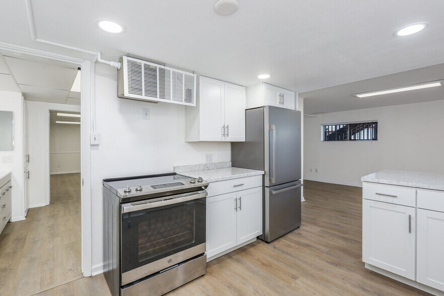 Building Photo - 2131 Bonvue Dr