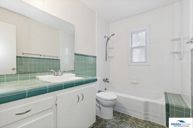 Building Photo - Mid Century Modern Ranch in Eastbourough