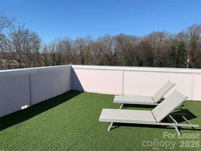 Building Photo - 423 Coxe Ave