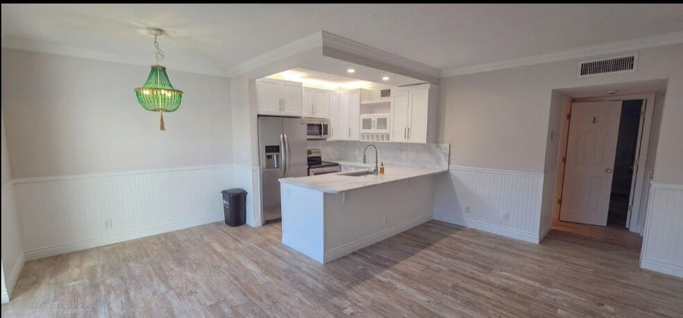 Building Photo - 4201 S Ocean Blvd