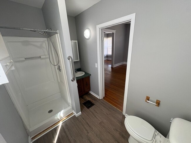 Building Photo - Charming & Spacious 2-Bedroom Home with Private Backyard and Garage Parking