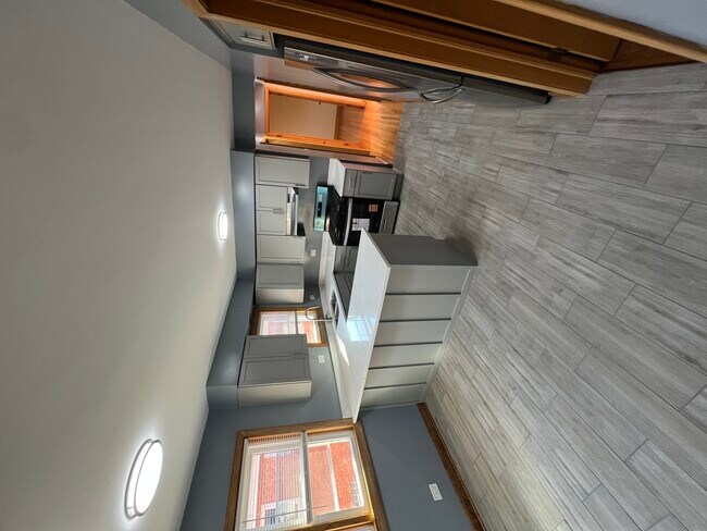 Building Photo - 4148 W 87th St