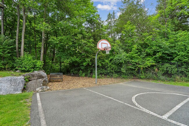 Building Photo - 41 Burlington Ct