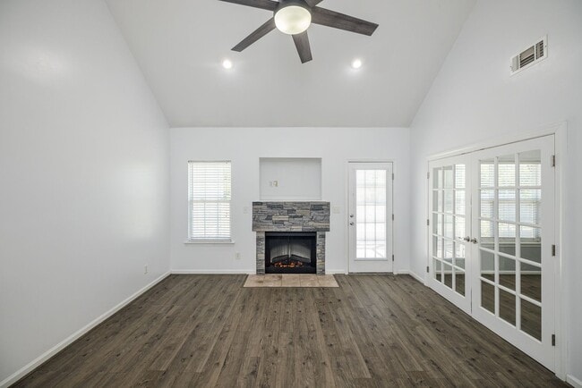 Building Photo - 203 Hayne Dr
