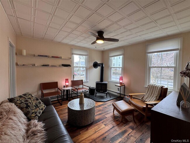 Building Photo - 69 Russell Ave