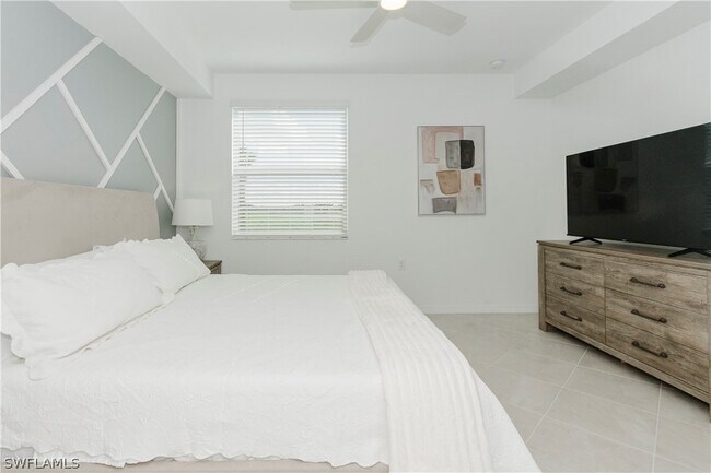 Building Photo - 15285 Grn Acrs Ave