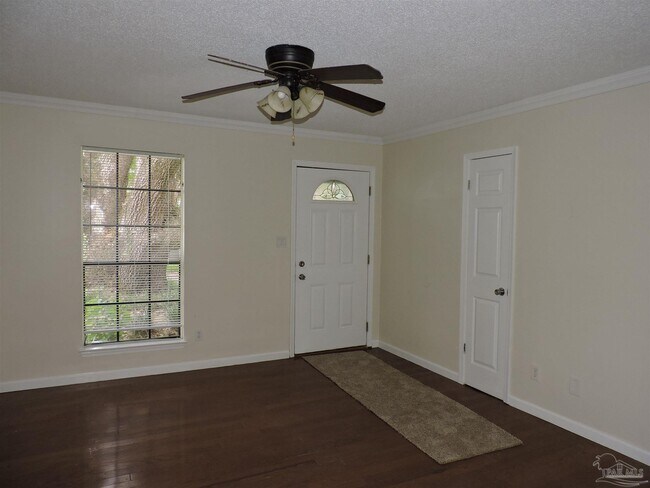 Building Photo - 7823 Dartmoor Dr