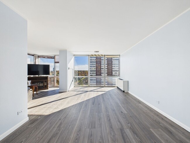 Building Photo - 3100 E Cherry Creek S Dr