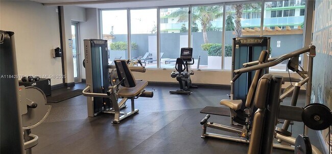 Building Photo - 1750 N Bayshore Dr