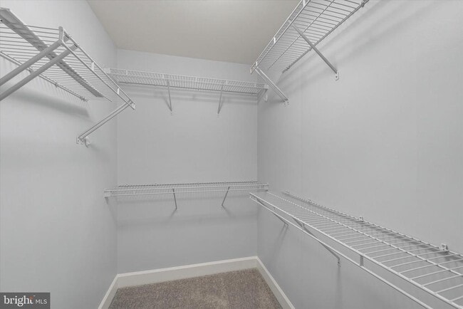 Building Photo - 2425 Huntington Park Dr