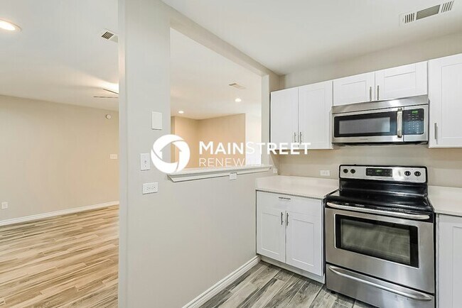 Building Photo - 3 Bedroom Pet-Friendly Home in Dallas, TX with Main Street Renewal