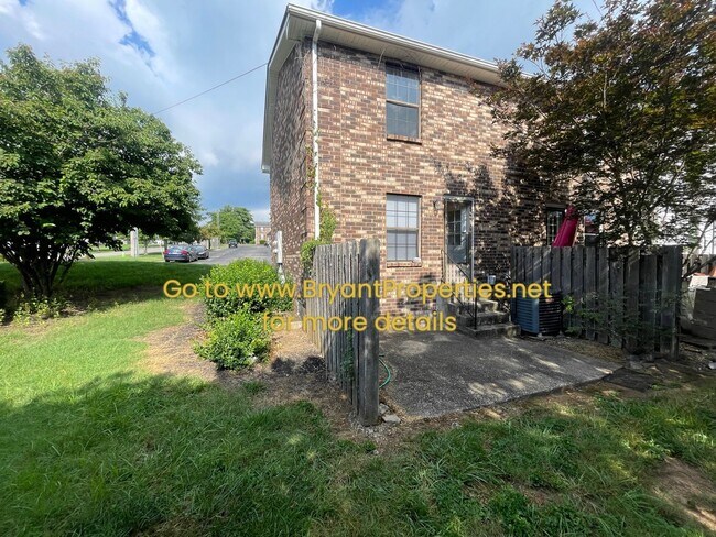 Building Photo - Hendersonville - 2 Bedroom Condo