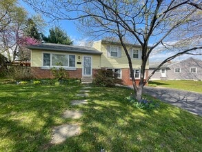 Building Photo - 113 E Woodland Dr