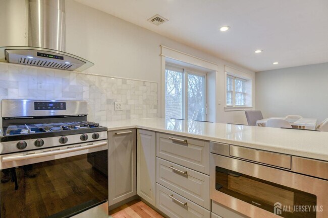 Building Photo - 30 Clara Dr