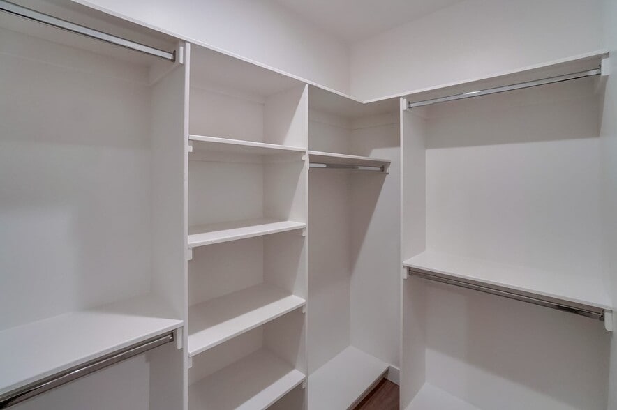 Building Photo - 8600 Glenoaks Blvd