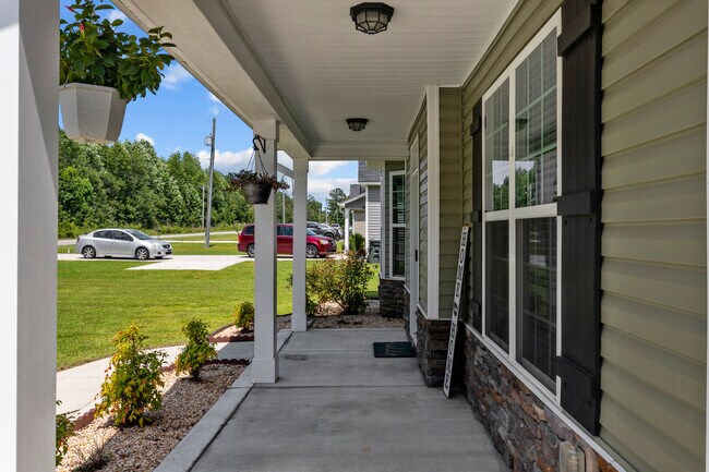 Building Photo - Raeford home