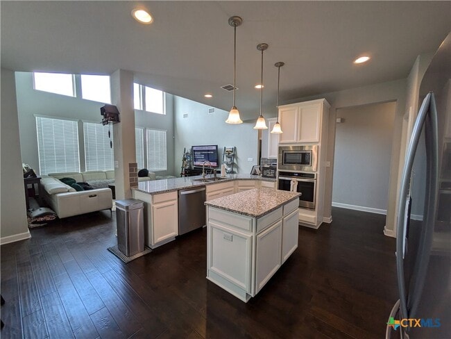 Building Photo - 892 Maple Dr