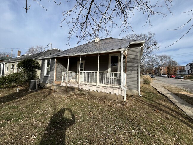 Building Photo - 2 Bedroom House For Rent