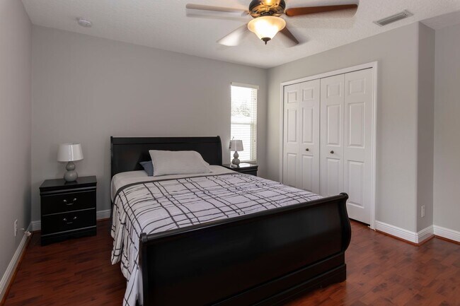 Building Photo - BEAUTIFUL 5 Bedroom/4 Bath Home Located in...