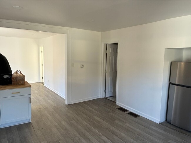 Building Photo - Fully Renovated 2-Bedroom Home with Huge Yard in Ferguson!