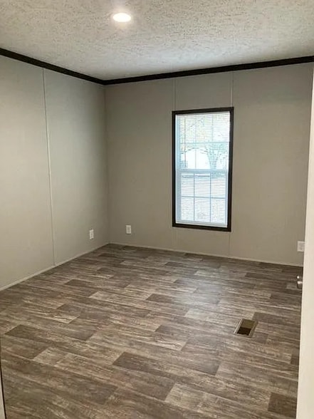 Building Photo - 2103 Pine Hill Cir