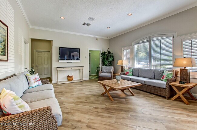 Building Photo - 800 Ironwood Dr