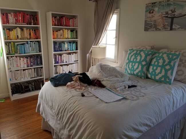 Building Photo - 466 N Orange Grove Ave