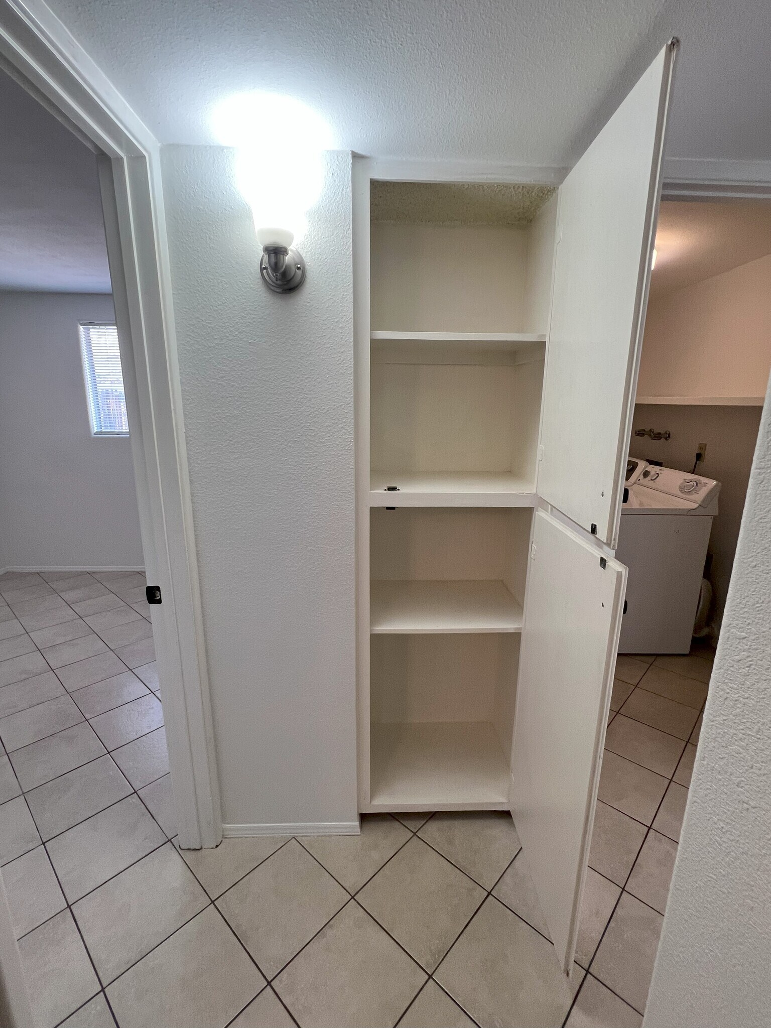 Building Photo - 1656 N Jerrie Blvd