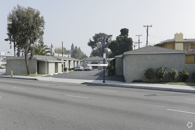 Primary Photo - 12618 Lakewood Blvd