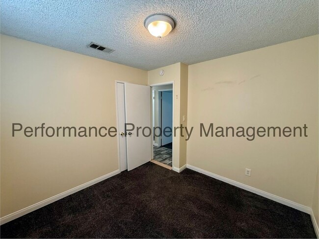 Building Photo - Beautiful 4 Bed/2 Bath SW Bakersfield Home w/ RBP & $0 Deposit Option