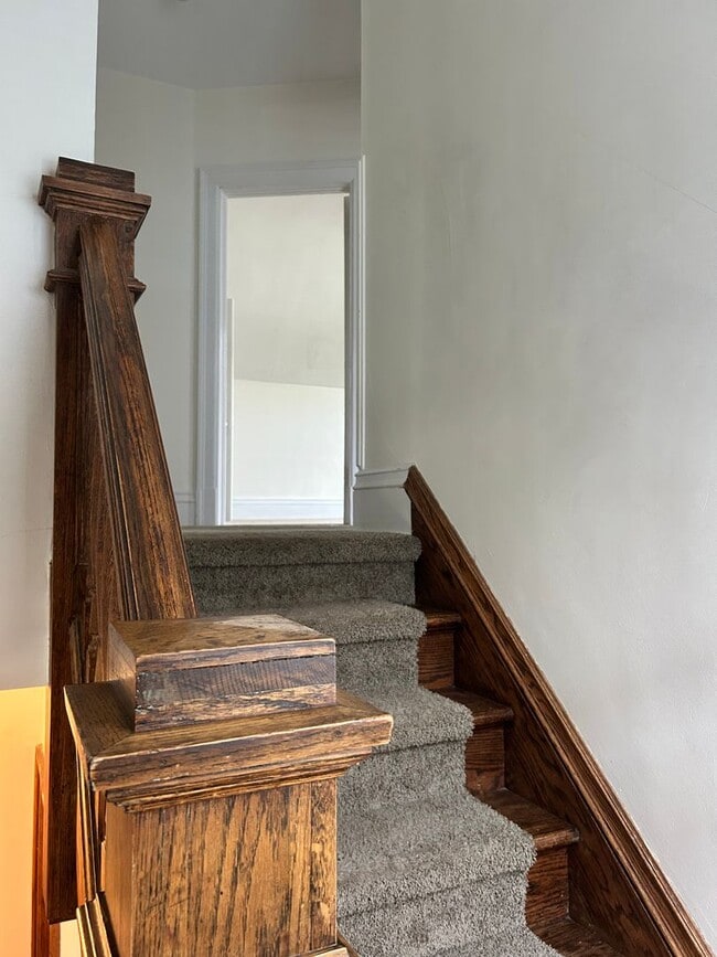 Building Photo - AVAILABLE NOW! 4 Bedroom Near Chester Cree...