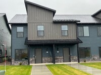 Building Photo - Great Spot in Town with a View