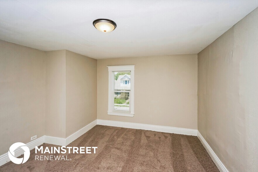 Building Photo - 3630 River Park Dr