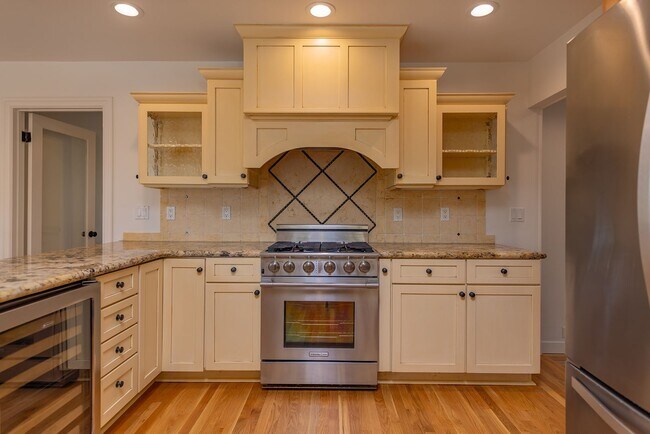 Building Photo - Ojai Terrace Pool Home