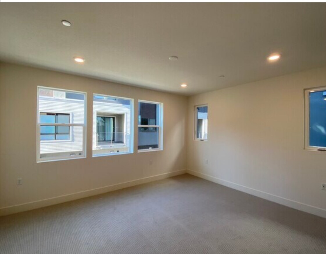 Building Photo - 3893 Quantum Dr