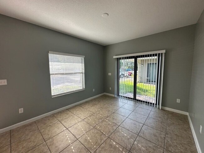Building Photo - 1045 Villas LLC (1035 NE 10th Ave)