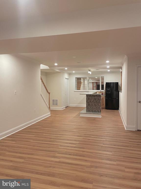 Building Photo - 9309 Main St