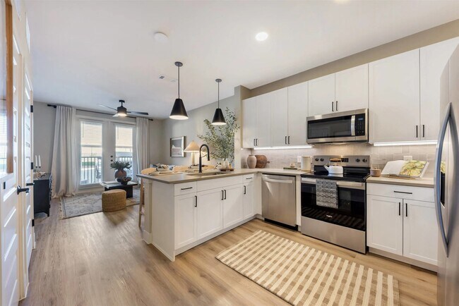 Building Photo - 2908 E Howard Ln