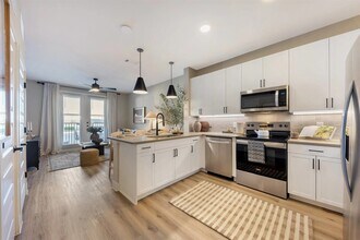 Building Photo - 2908 E Howard Ln