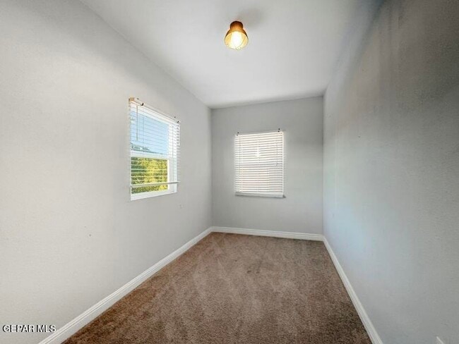 Building Photo - 1305 E Rio Grande Ave