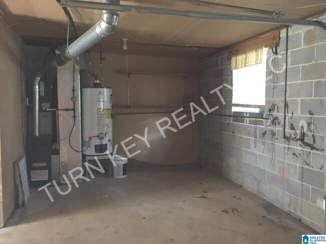 Building Photo - 2548 Janice Cir NE