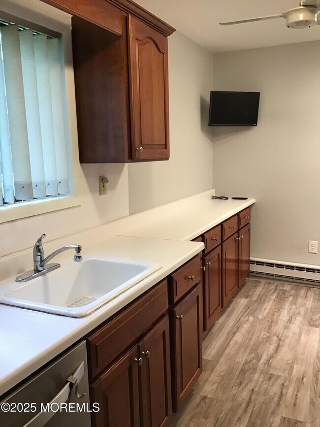 Building Photo - 104 Amberly Dr