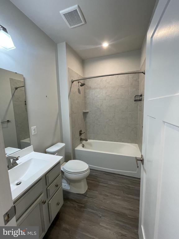 Building Photo - 8715 Shady Pines Dr