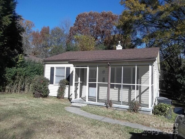Primary Photo - 1541 Newcastle St