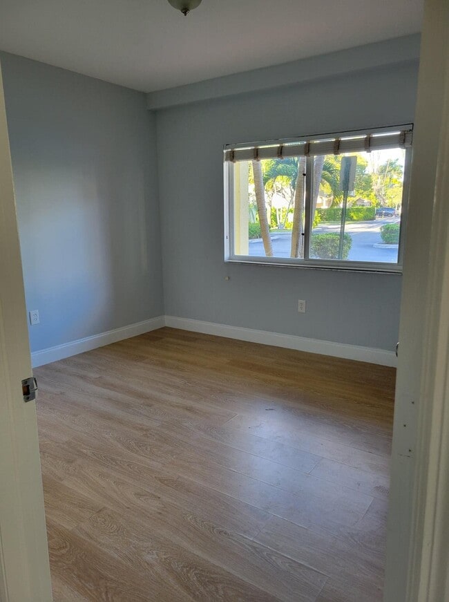 Building Photo - 4401 Crystal Lake Dr